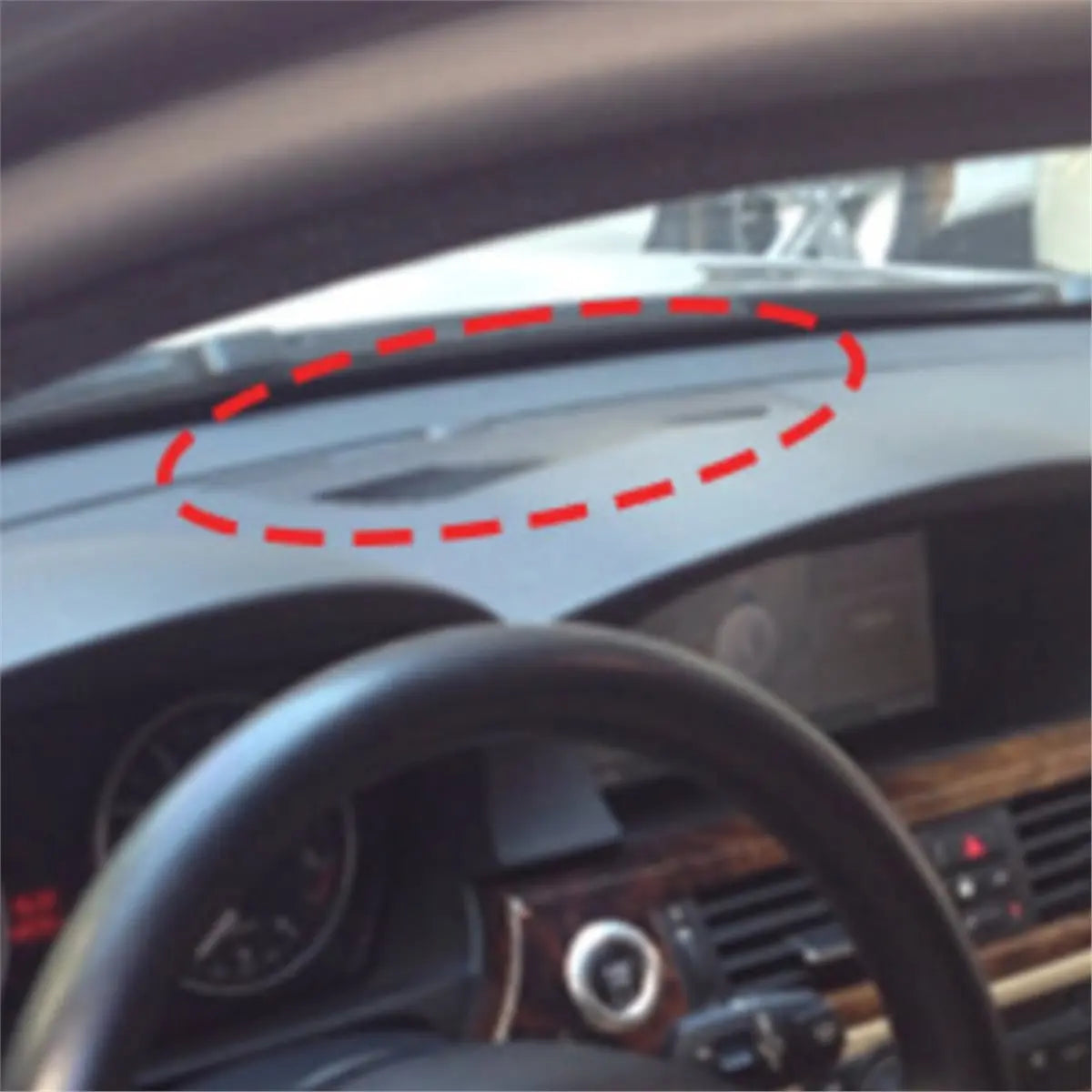 כיסוי שחור לרמקול בדשבורד ל-BMW סדרה 3 — E90/E91/E92/E93, שנות 2004–2012