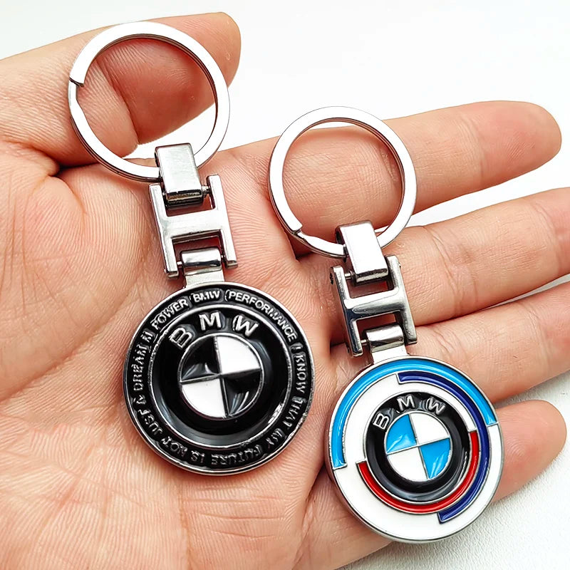 מחזיק מפתחות מתכתי בעיצוב יום השנה ה-50 ל-BMW X2