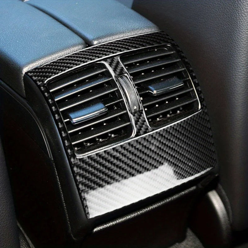 מדבקת קרבון לפתח האוורור האחורי ב-Mercedes-Benz C-Class W204 ‏2007–2013