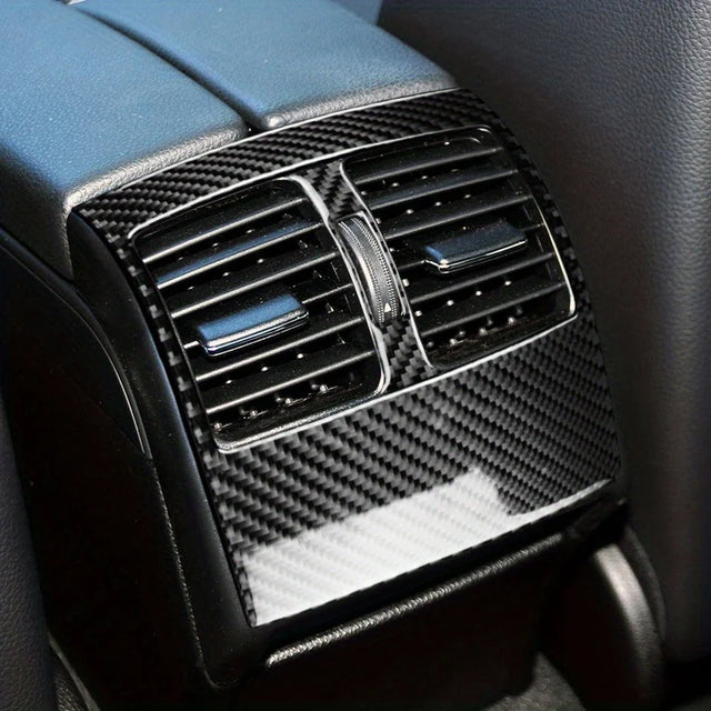 מדבקת קרבון לפתח האוורור האחורי ב-Mercedes-Benz C-Class W204 ‏2007–2013